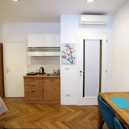 Dj - Center Apartament