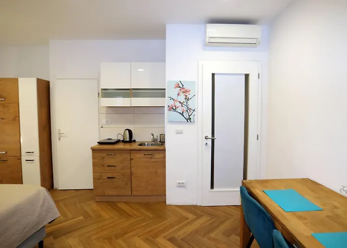 Dj - Center Apartment