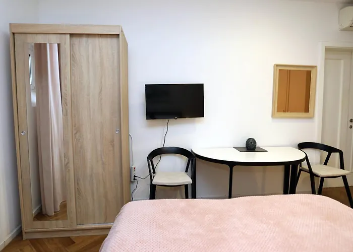 Dj - Center Apartament *